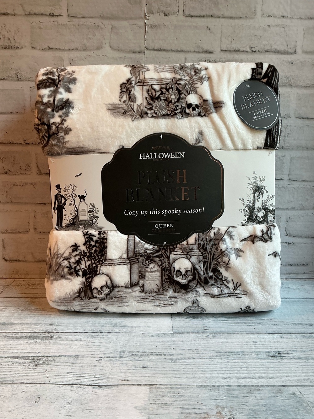 ENVOGUE Queen Skeleton Toile Plush Halloween Blanket-90” x 90”